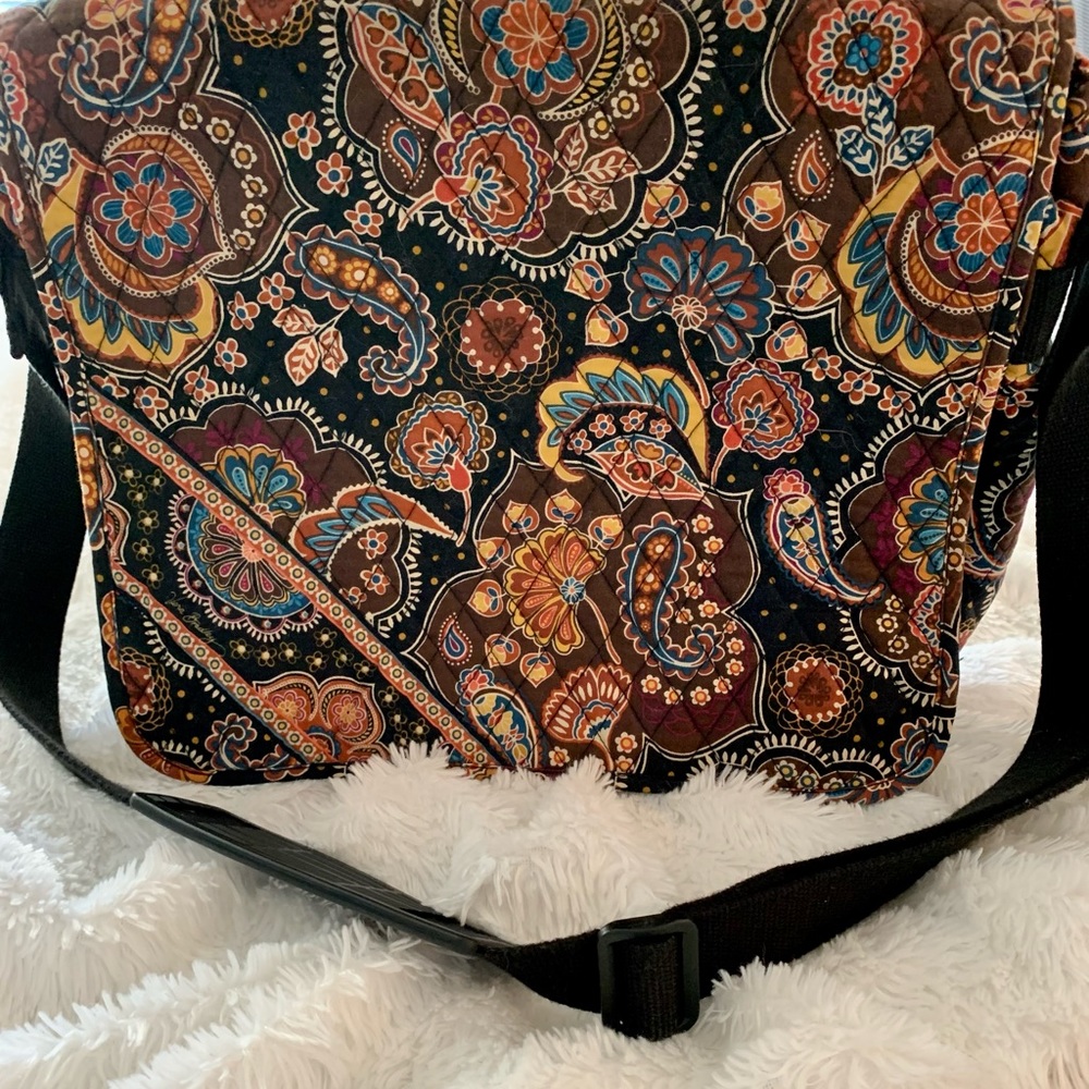 Vera Bradley Kensington pattern Messenger bag.